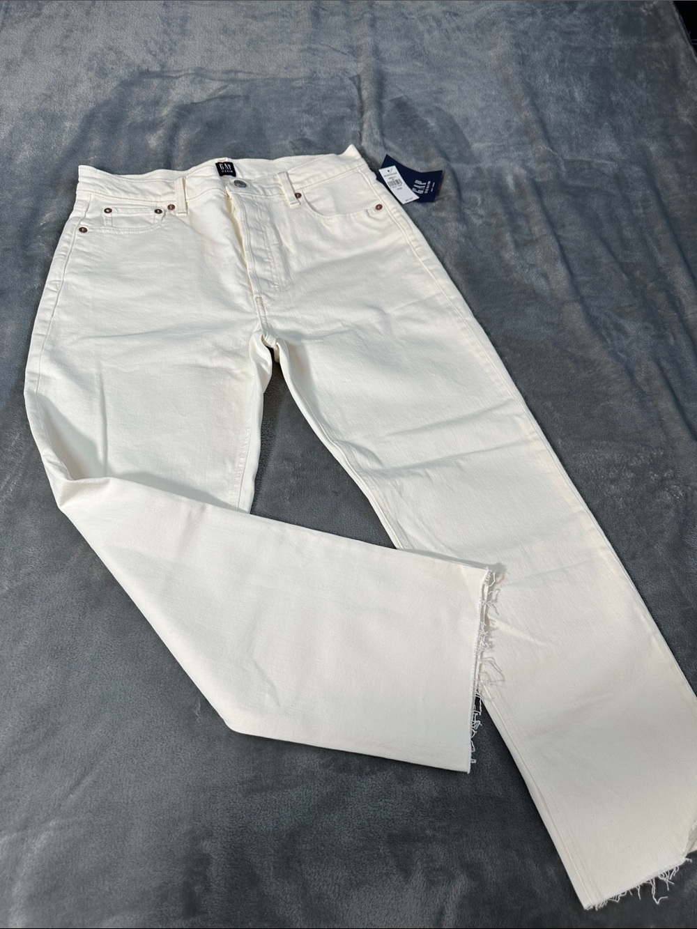 NWT GAP Cream Denim Jeans w/Metal Logo Button Sz 10/30